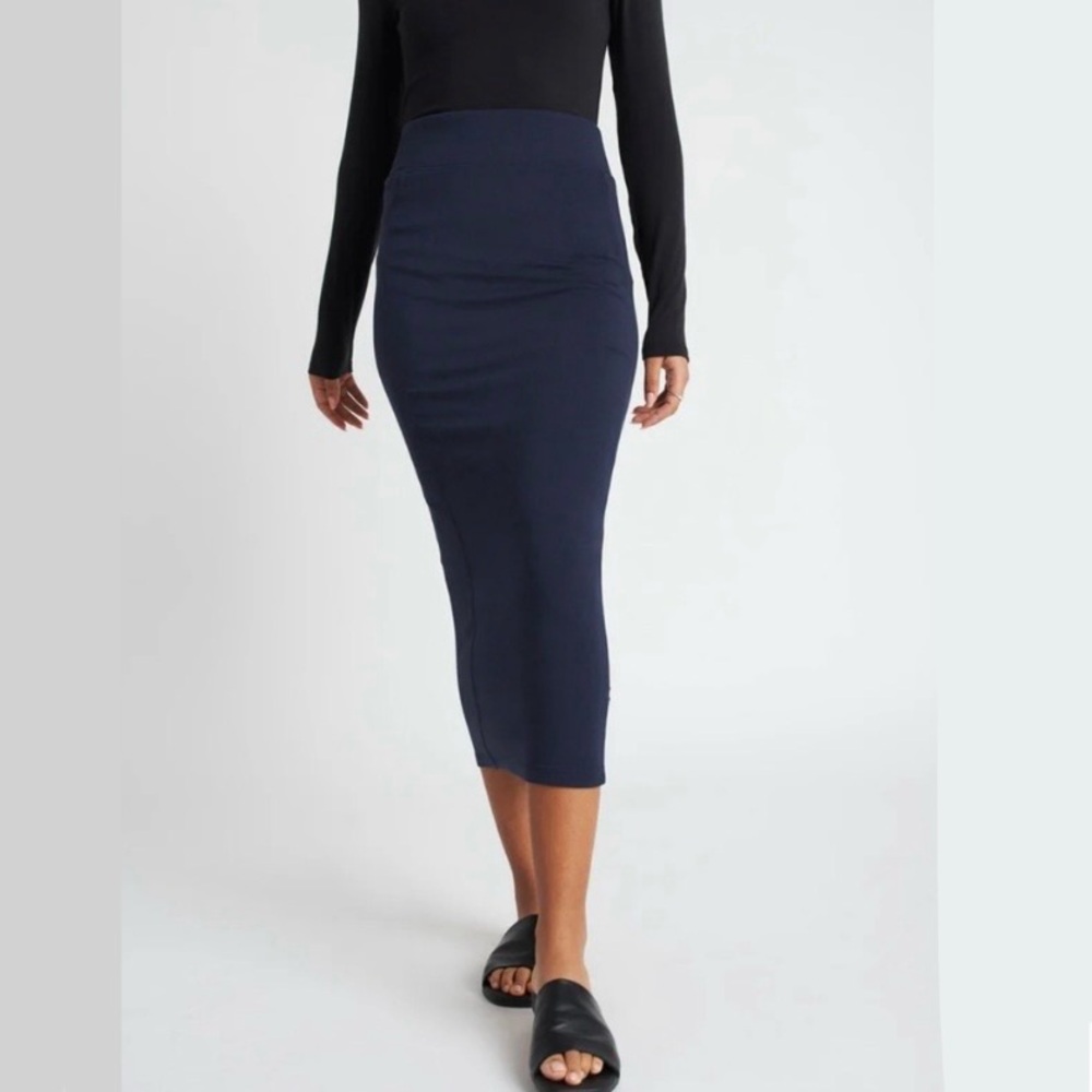 Kit and Ace Happy fitted midi skirt. 💙